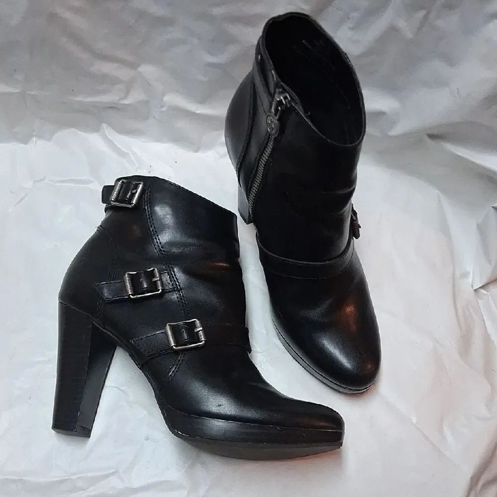 Simply Vera Vera Wang Black Heeled Boots with Buckle Accents